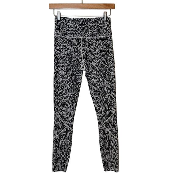 Varley Women’s Bedford High Rise Tight Feather Fragments Athletic Size XSmall - Picture 2 of 9